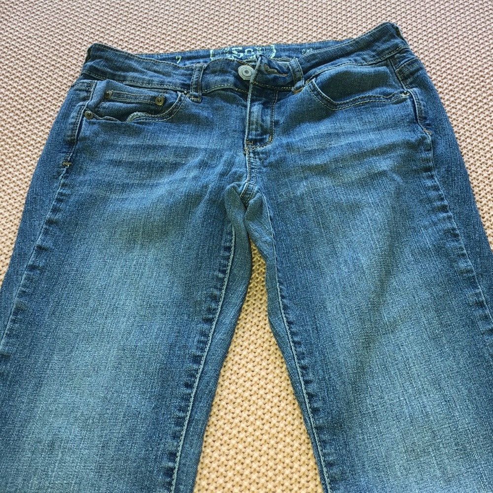 Juniors size 7 jeans